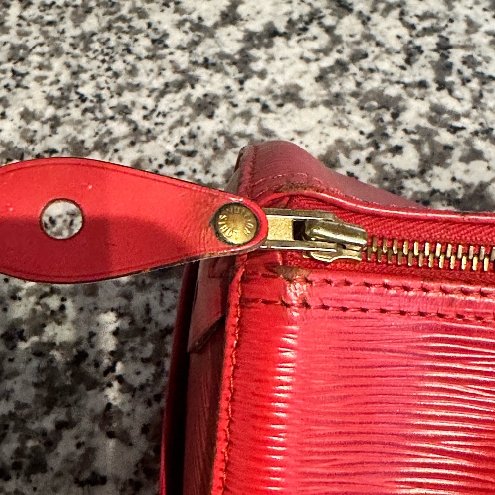 Louis Vuitton Epi Speedy 25 in Castilian Red. - Picture 13 of 16